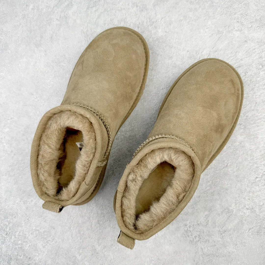 Pick up locally 💰520 UGG 6109 Zhou Dongyu Mini short boots, autumn and winter sheep fur integrated snow boots. All shoes are made from the same factory as ZP. Longfeng A-grade Australian imported sheep fur integrated men's and women's boots. Brand OEM production line. Fully follow the ZP process. OEM original pattern maker. Adhering to the principle of no original shoes and no development selection. Pay attention to every detail. The most authentic version on the market. TREADLITE "light wing" technology outsole. Lightweight/durable/flexible/pile type 35 36 37 38 39 40 41 42 43 44 45 Coding: by2936060
